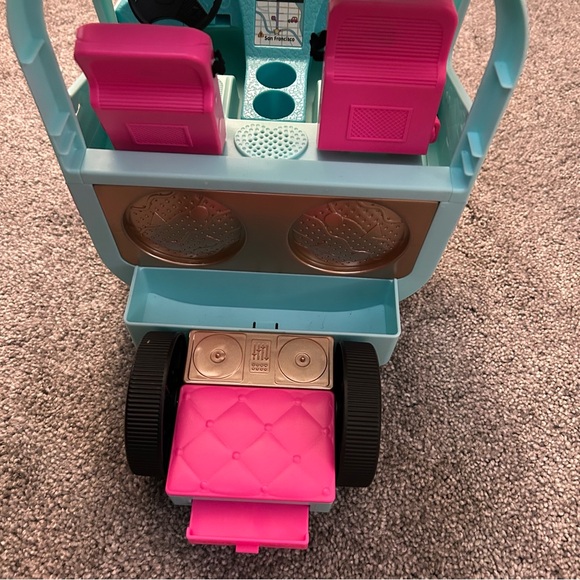 Lol surprise camper - Picture 8 of 14